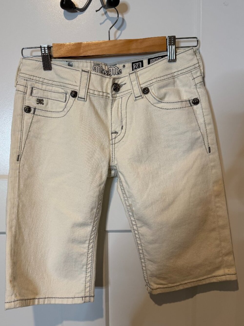 Miss Me White Bermuda Short Size 28